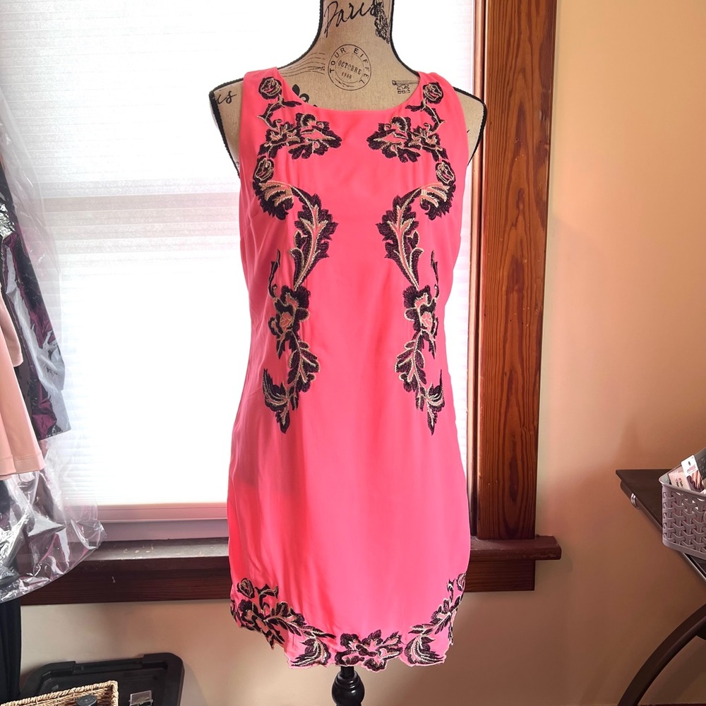 Gianni Bini bubblegum vibrant and detailed dress